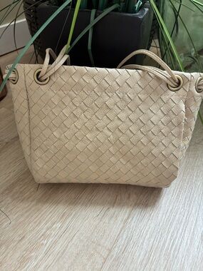 MANDRN Woven Leather shoulder Bag in Cream